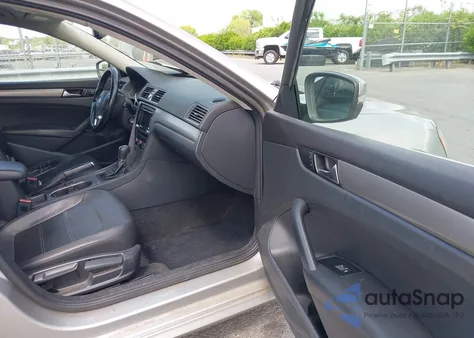 2014 Volkswagen Passat 1.8T Se z USA, uszkodzony, nr VIN 1VWBT7A31EC080395